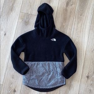 The North Face Girl Pullover Fleece (S 7/8)
